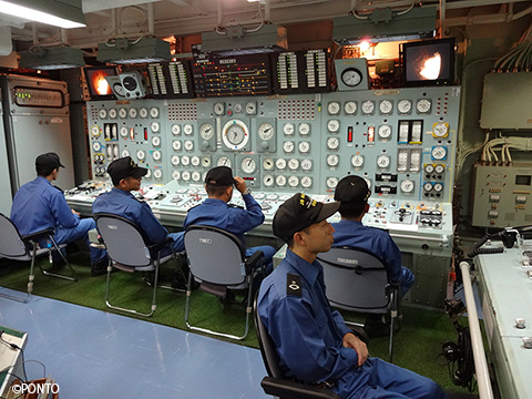 しらねのエンジン制御室の写真