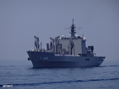 補給艦ましゅうの写真