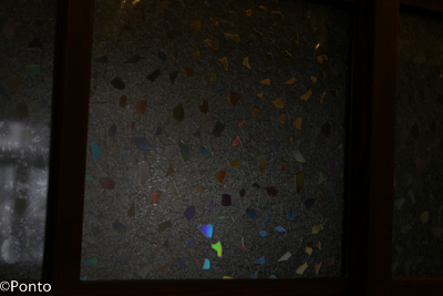 教室の窓ガラスの写真